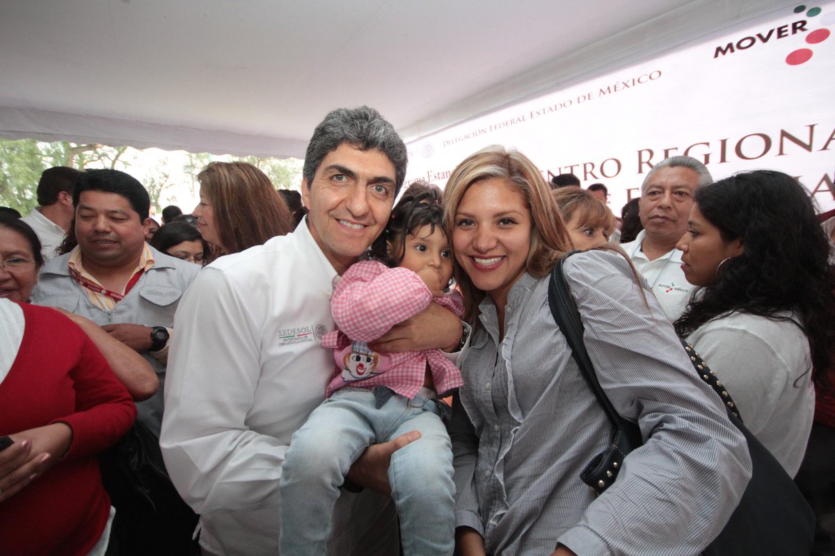 ErnestoNemer's tweet photo. Gracias a las estancias, las mamás pueden trabajar y obtener un ingreso sabiendo que sus hij@s están en buenas manos http://t.co/rBQHoXy8P4