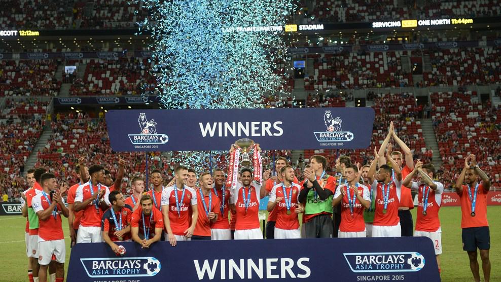 FIFAcom's tweet photo. .@Arsenal beat @Everton 3-1 to secure the Asia Trophy in Singapore pre-season tournament
http://t.co/j5RSdlL6NG http://t.co/brUle6Du9K