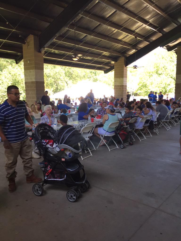 BrettEsrock's tweet photo. Providence Family Day at the zoo.  Thrilled to spend the day withTeamProvidence. #roaringfun #TEAMProvidence http://t.co/CT6GGF8Ltm