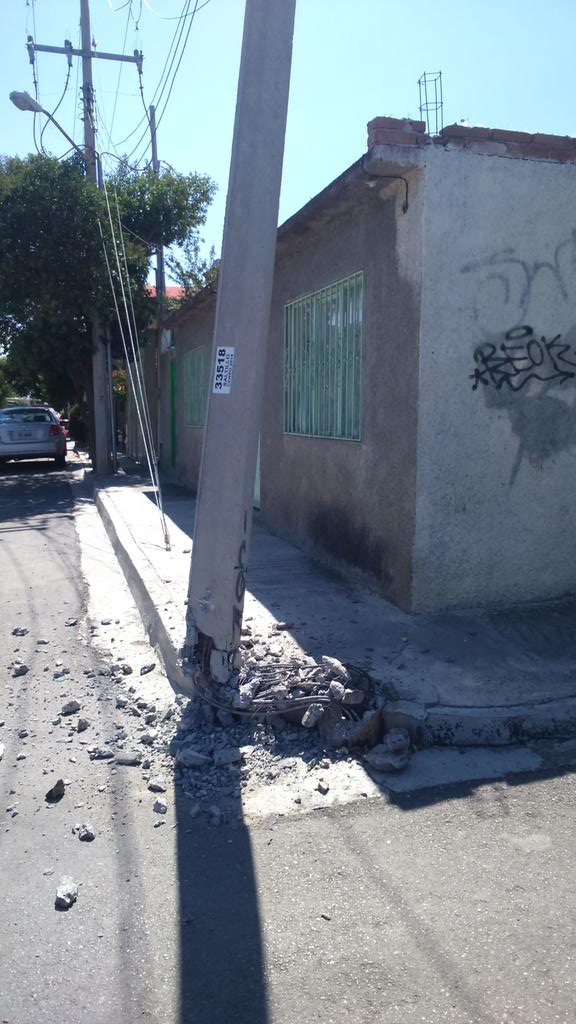 fernanfloo001's tweet photo. @CICsal  en la madrugada en la esquina de cristobal pereaz en fernte de clinica club de leonez y fabrica magna http://t.co/ntnUYssagG