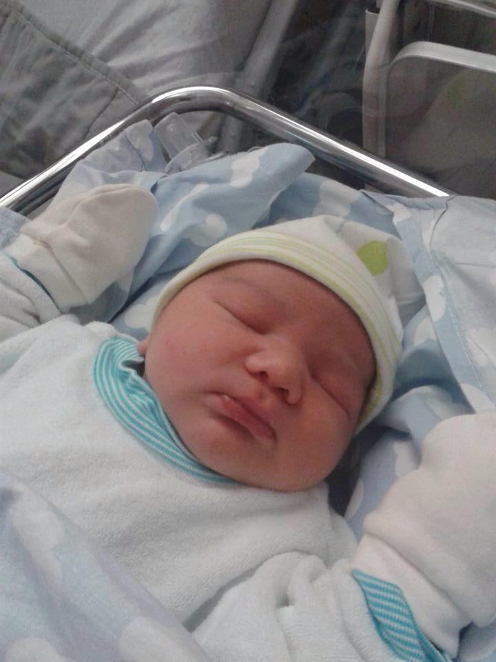 En ja natuurlijk ook via tweet even mijn nieuwe trots voorstellen, onze ILIAN een stevige brok van 4kg 200.