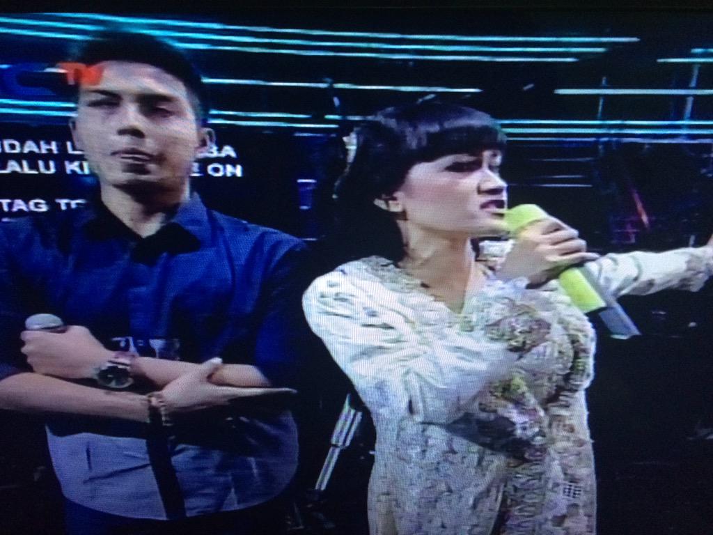 Nah orangnya dateng,jupe turun demi silaturahmi ke Mumu...minal aidin walfaidzin,Mimin mau moveonn..#KDIStarLebaran