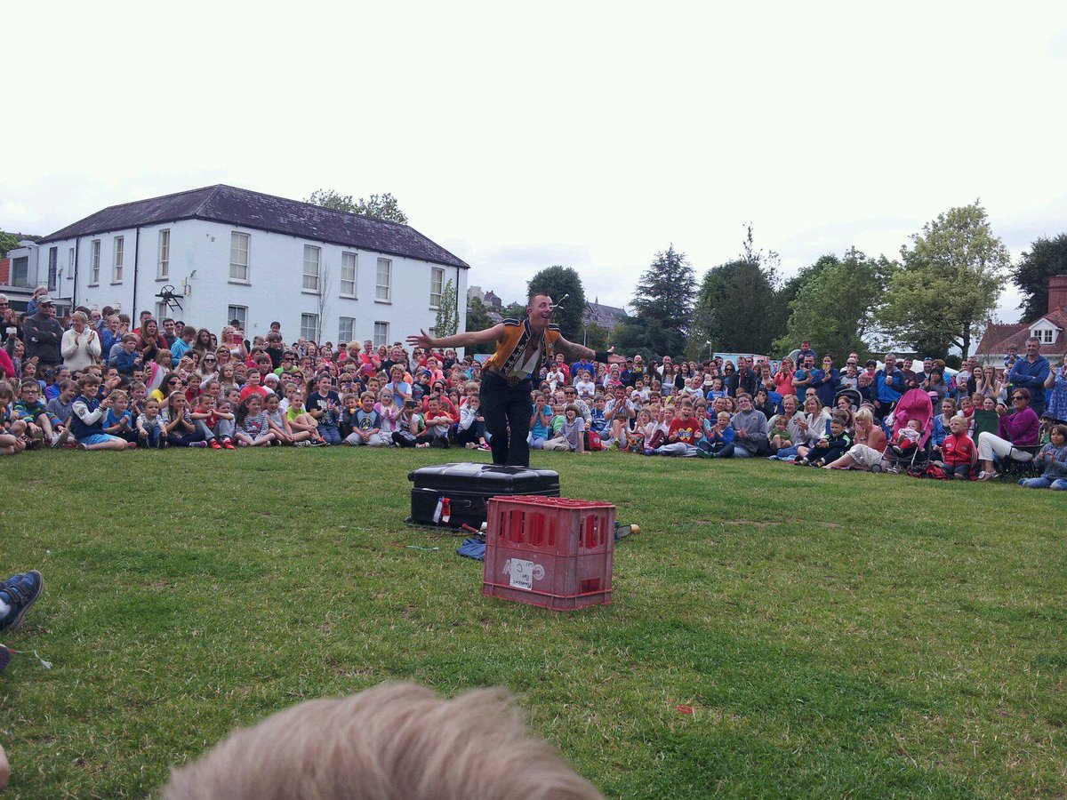 huge crowds watching space cowboy #layacityspec