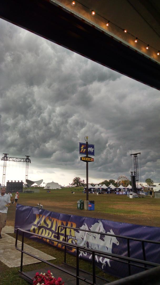 #FasterHorses  Storm coming in delayed