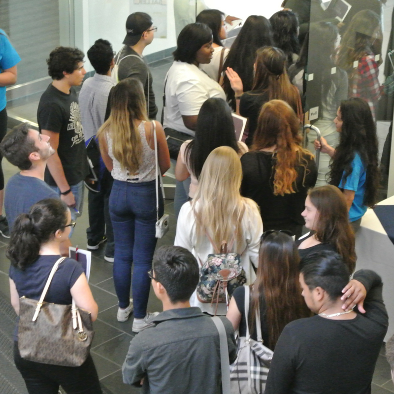UofGHstudents's tweet photo. It's finally time to eat! #GHKickStart http://t.co/JCZs6jql5C