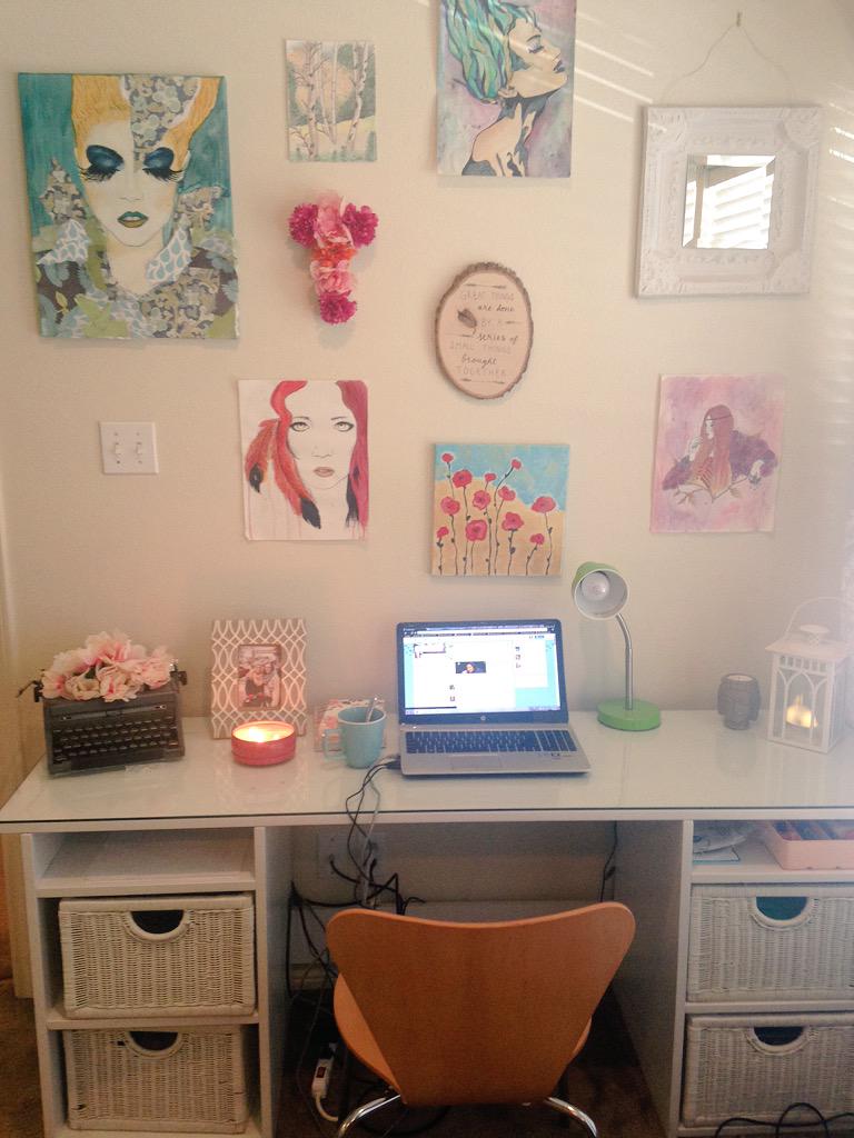 vdavenportwrite's tweet photo. The best part about my new place? My writing space, and no roommates ;) #amwriting #myview http://t.co/6sIrfC5VmF