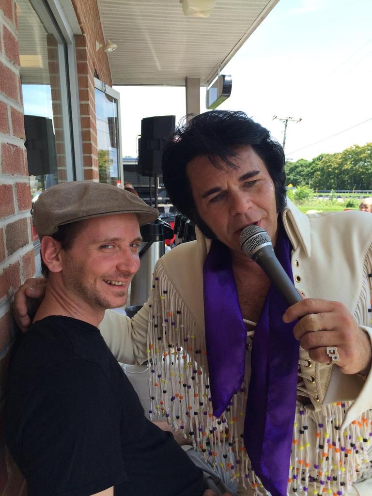 AppCoffees's tweet image. Elvis and I at @sugarshakercafe.