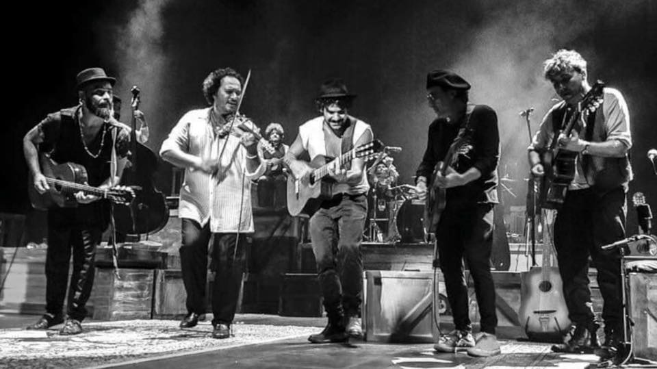 mannarino's tweet photo. Non ci bastate mai...!
Stasera si replica nella Cavea dell' @AuditoriumPdM #Roma 
#TourCorde2015
Ph. Carmen Tansella http://t.co/ETM23s0jfM