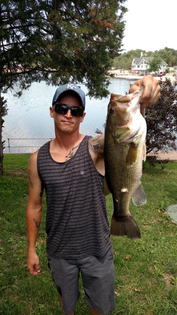 thehaybaker's tweet image. Cute little guy went 4 pounds. #BassAssassin @BassFishnTips