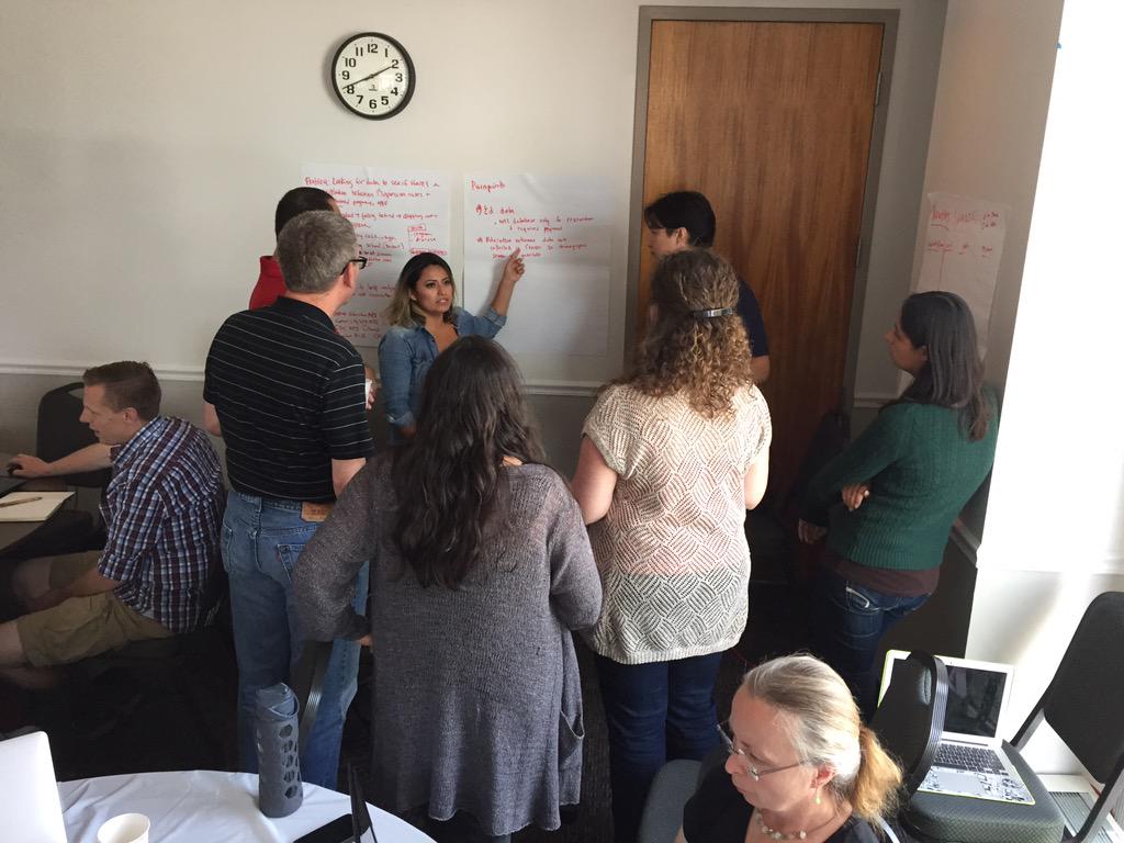 jffmsl's tweet photo. Stand up at #HackDSJ - empowering women through #opendata and @City_SDK! @tyrgr @LilsG31 @SigmaMonstR @startupmd http://t.co/l9ezZxSm95