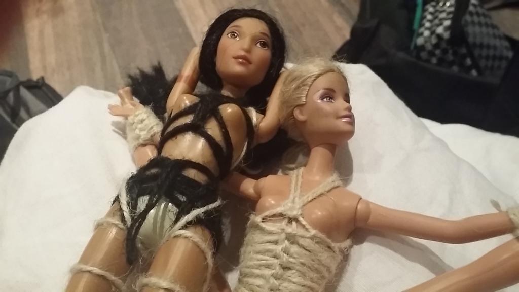 dianabynight's tweet photo. What's got you so happy? #bondagebarbie #ropecorset #rope #eroticmacrame #shibari #cleosfacetonight http://t.co/v9n0DWM0Px