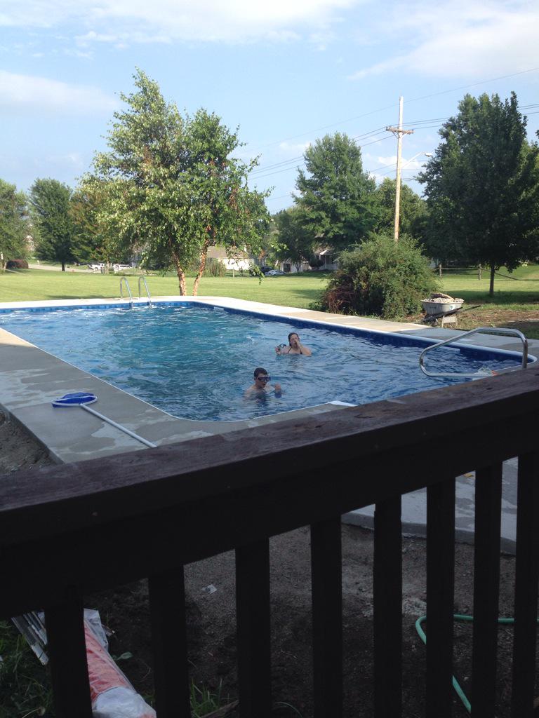 bazketball21's tweet photo. Day 2 @ the parents pool! Rocking out to My I-pod......it rocks! http://t.co/q9sBMm0J6G