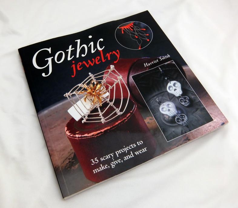 MemoirsScrapN's tweet photo. #Gothic #Jewelry by Harriet Smith #Goth How-To #Tutorials #Craft Make #Design #Book http://t.co/vuIa060bMP http://t.co/c7HsG805qM