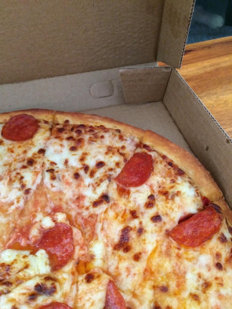 HorseDoctors's tweet photo. @caseysgenstore loving this pepperoni special! So glad I paid a premium for 6 pepperonis. #dissapointmentagain http://t.co/cIS0bvLVHK