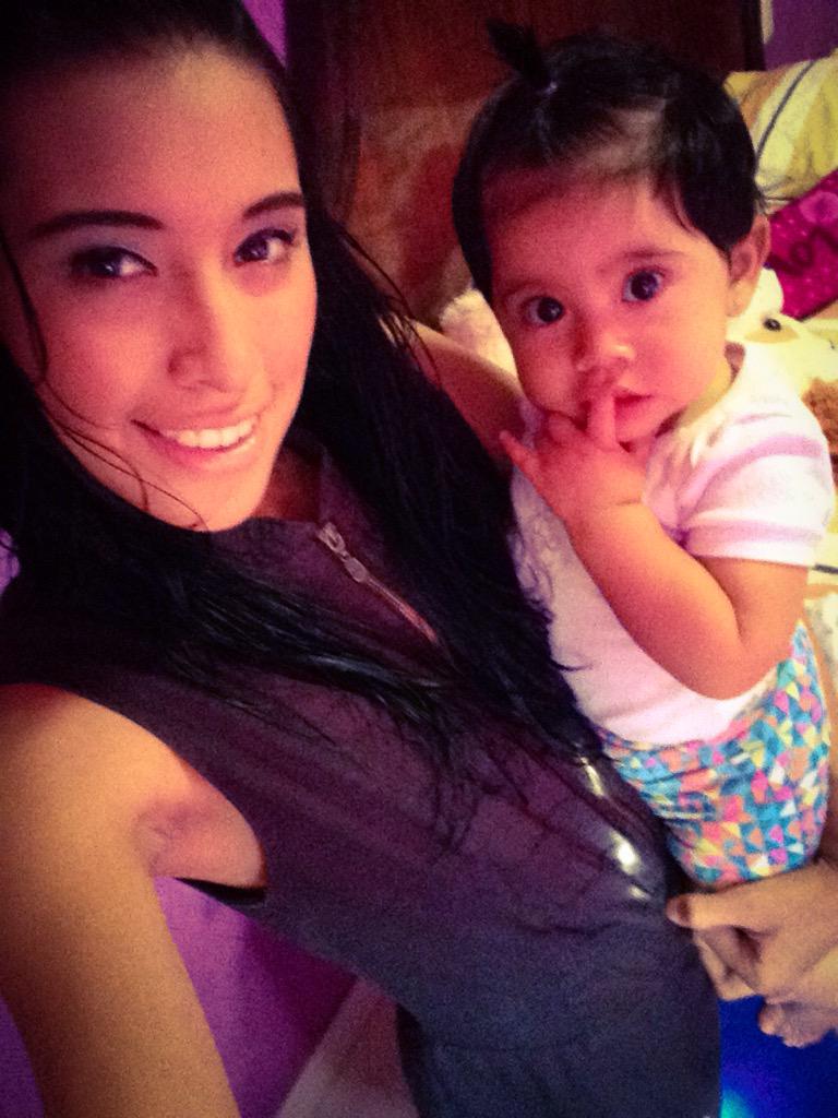 ceezii9's tweet photo. No dejamos de pensar en ti 👌🏻👌🏻❤️❤️😘😘😘💑🙈 http://t.co/j2pauTwig8