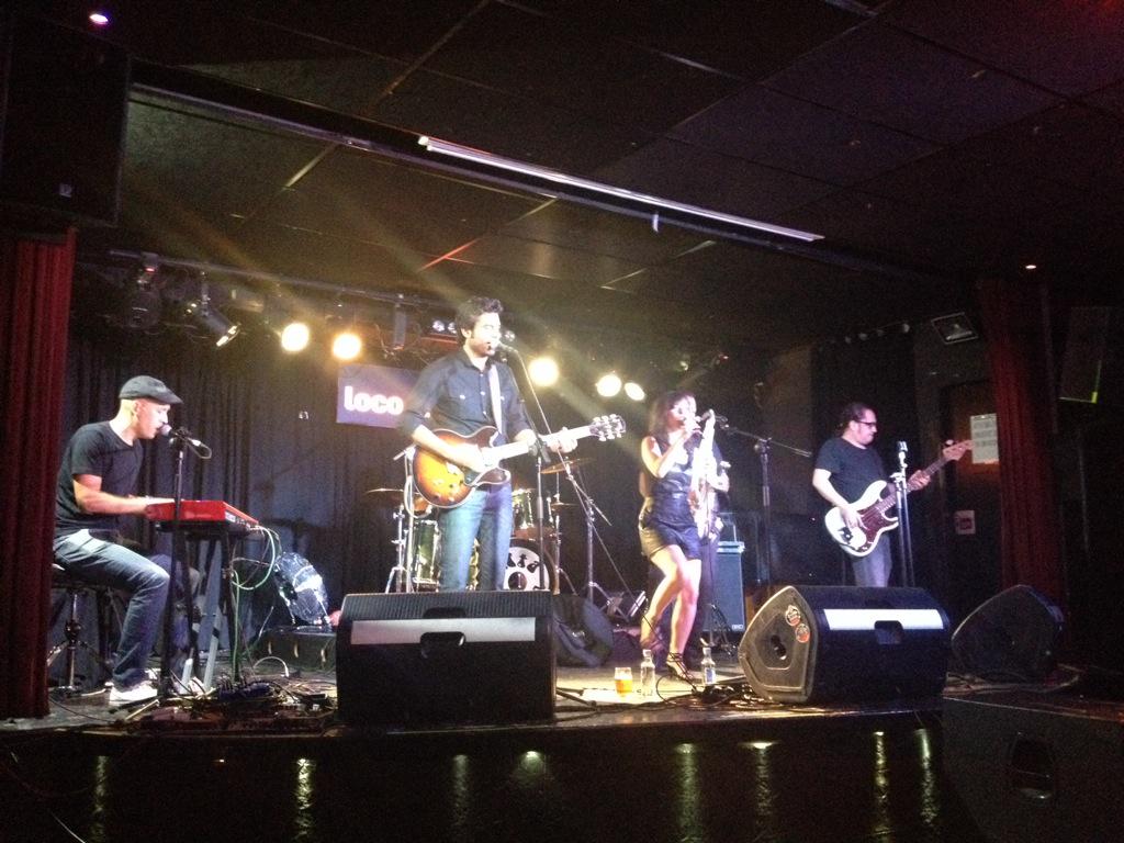 TCCR4G's tweet photo. #salvandoalmundo #tomateloconcalma en directo los increíbles #somrice http://t.co/fKqcSPmOif