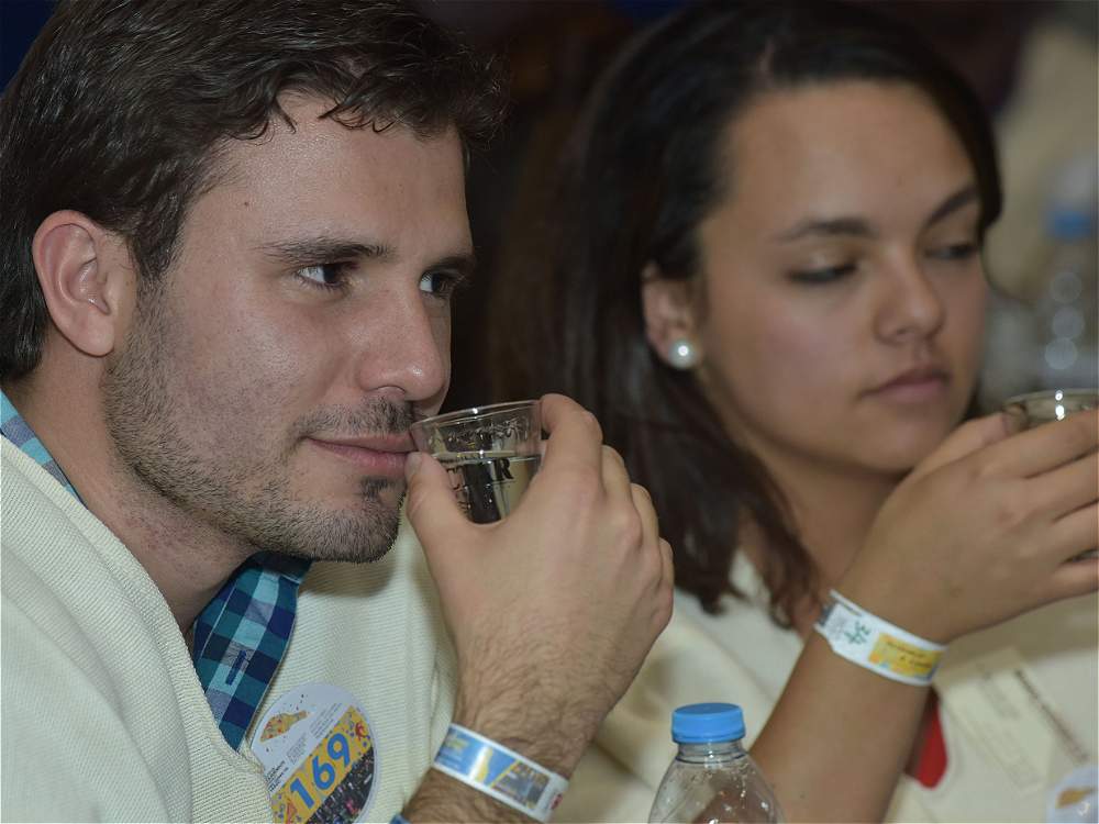 AllegedlyRafa's tweet image. ¿Y yo por qué no estaba catando aguardiente? #Cosota #Ricura #Bebé #Poseyeme Yo tambien tendría la cara de esa vieja.