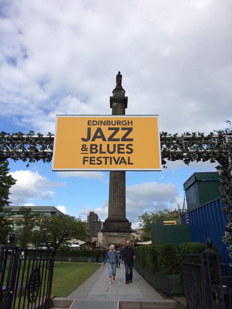 janineluwatson's tweet photo. Saturday night jazz in Spiegeltent, St Andrew Square @EdinburghJazz, aperitif @Edinburgh_Gin #scotlandfestivals http://t.co/bD5ldnKMj1