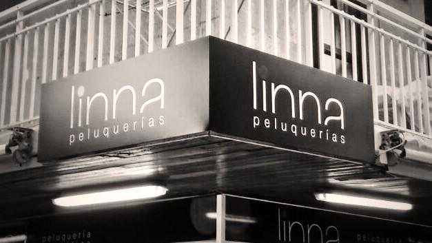 #Torremolinos luce #CambioDeImagen con estos #Rótulos renovados de la ya mítica @LinnasPeluquerías #RetroIluminado