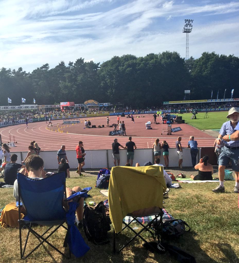 ChrisChavez's tweet photo. Dear America,
Elements for a great track meet. 
Open seating, fried goodies and beer/soda
Sincerely,
Europe http://t.co/jbx4tGFnsD