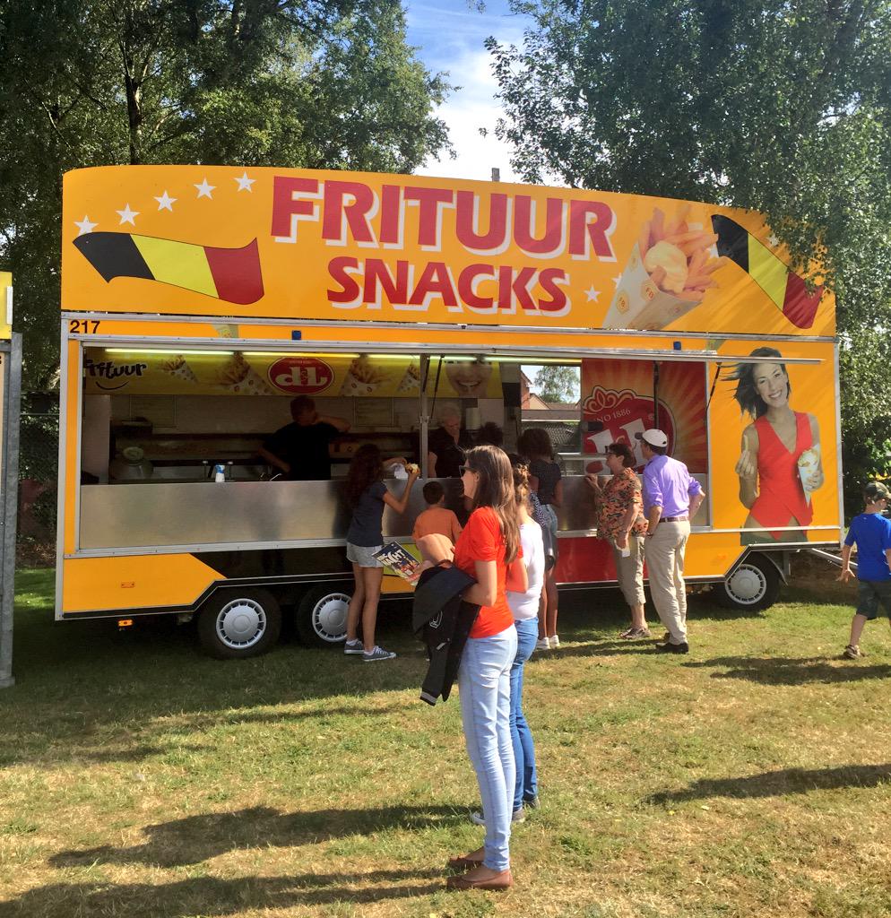 ChrisChavez's tweet photo. Dear America,
Elements for a great track meet. 
Open seating, fried goodies and beer/soda
Sincerely,
Europe http://t.co/jbx4tGFnsD
