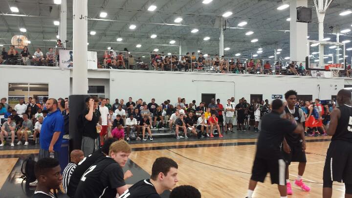 TheHoopGroup's tweet photo. The coaches are deep here for the Team Final - Team Takeover match up #HGJamFest #Exposure http://t.co/BzQ78lmKaP