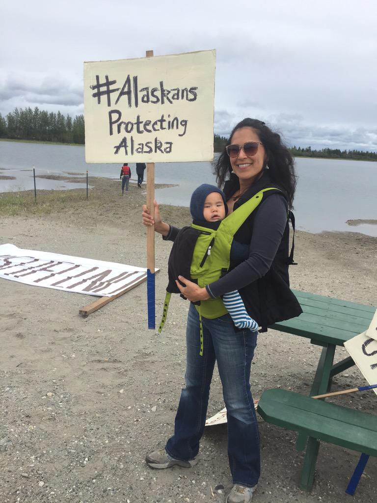 ArcticDaazhraii's tweet image. Joining the chorus of voices against #ShellNo ! #AlaskansprotectingAlaska #PeopleVsShell #Fairbanks