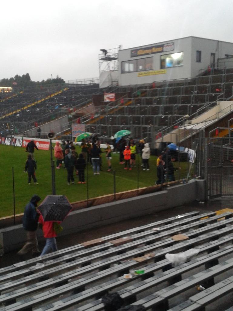 Kerry_Official's tweet photo. Paul Murphy still signing autographs and talking pictures. http://t.co/Aa8mRloU7U