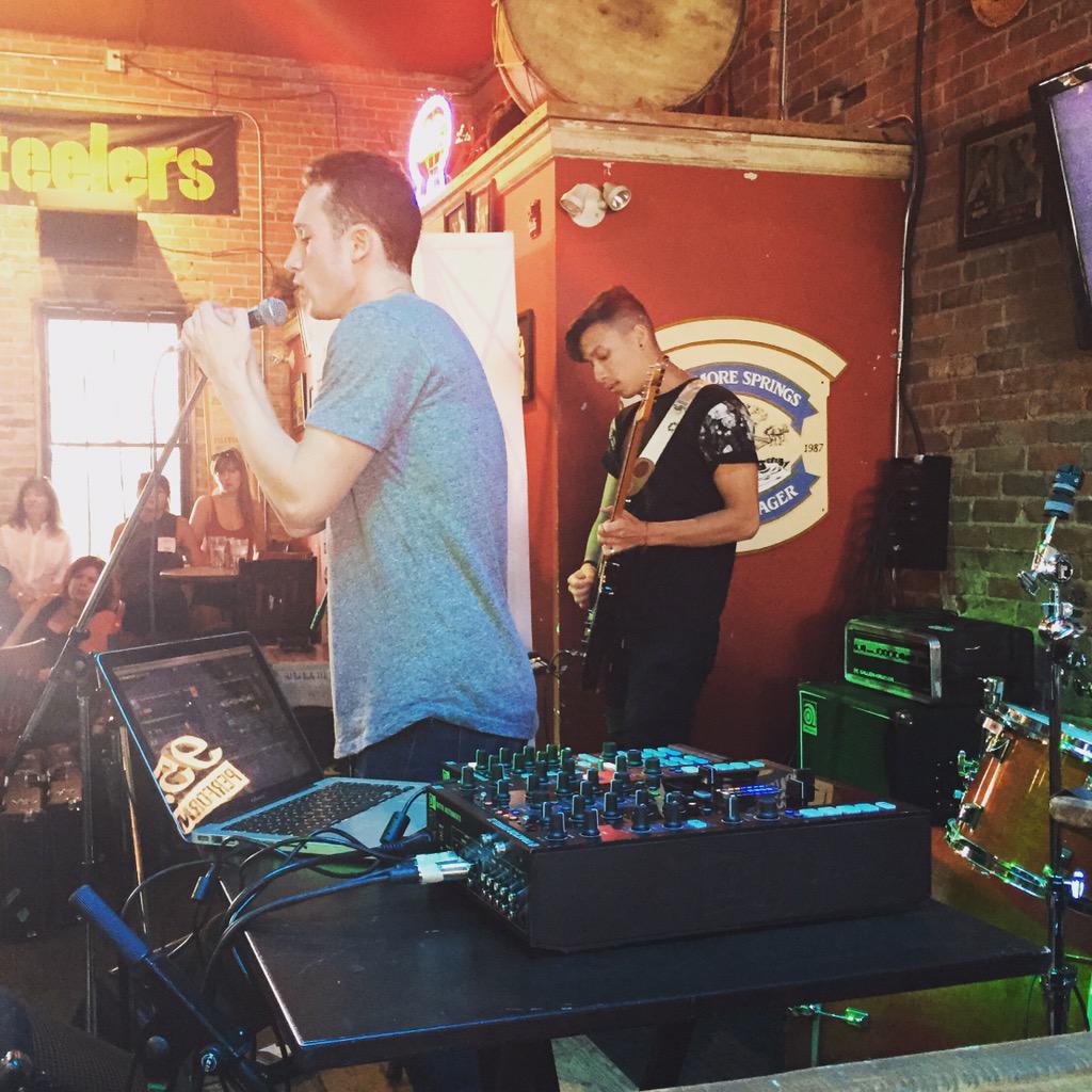 projectwildab's tweet photo. Vibin' to @_beachseason @ThePalomino @ThePEAKCalgary #ppp2015 http://t.co/8AFsi4iehw