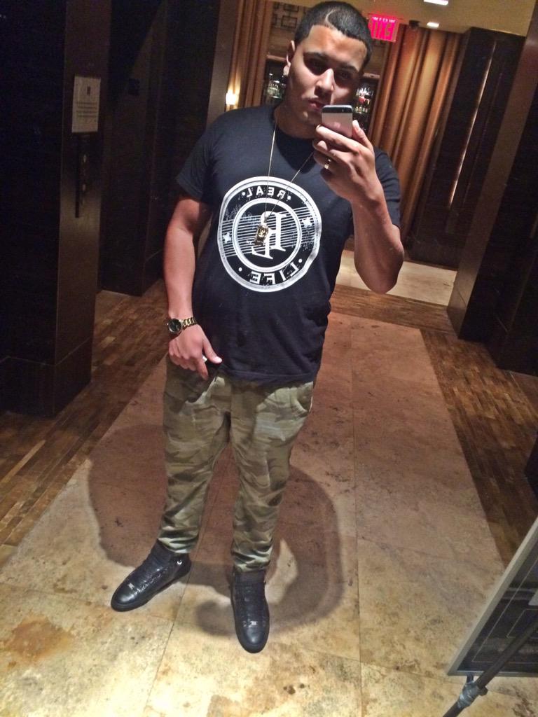 GtbSayce's tweet photo. Out Here In The City, No Flex 💪🏼 Trump Said Why I Gotta Step Into His Hotel In Balenciagas 😂👀 #AlwaysValid 💯🔌 http://t.co/9MplOteag9
