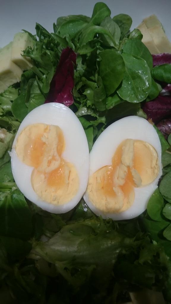 RLachowicz's tweet photo. Couple of double yolkers today! Double luck? Or do two lucks make a negative luck? #LuckKnows http://t.co/0ZFkTamlnG