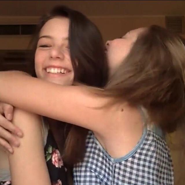 AlexandcoLaura's tweet photo. Io vi amo😍 siete tutto per me grazie di aver aperto il canale @beavendramin @eleonoragaggero http://t.co/f87T02cd6M