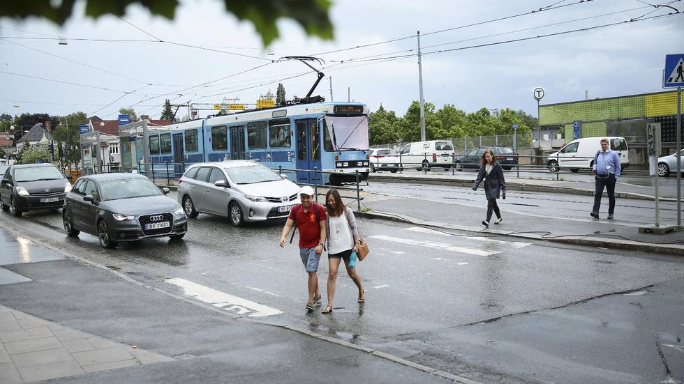 aft_meninger's tweet photo. Essay av @kariannebgilje: Privatbilen må få en mindre fremtredende plass i byene http://t.co/XfrF3ESuRt http://t.co/BqHHY1ZoY8