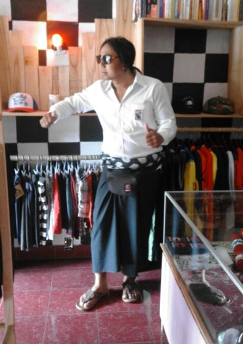 DistroCuriosity's tweet image. Good morning Bali☕🍔🍔