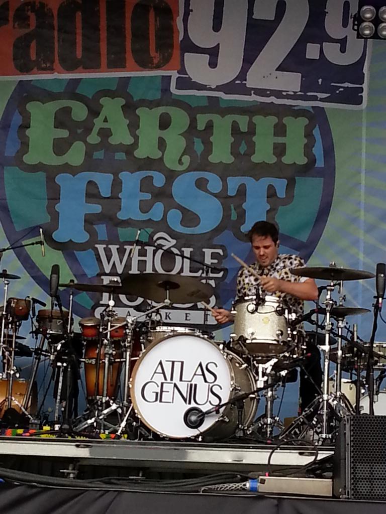 lapmunleung's tweet photo. “@Radio929: We liberate inanimate objects when @atlasgenius takes the stage! #929earthfest http://t.co/s5Rkot6ObZ” Adelaide represent!