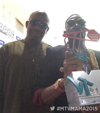 NTANewsNow's tweet photo. @iamdbanj wins #MTVMAMA2015 #EvolutionAward; dedicates award to Don Jazzy http://t.co/r1kgZtT6Zg