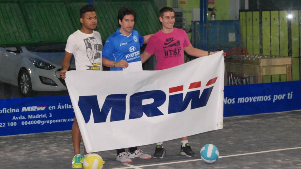 xrpjessi's tweet photo. Subcampeones del torneo MRW de Fútbol-Padel. Grandes mis compis ChinoZapatera y Camilo. @PadelAvila ¡Hay que repetir! http://t.co/5MZoRNxDMA
