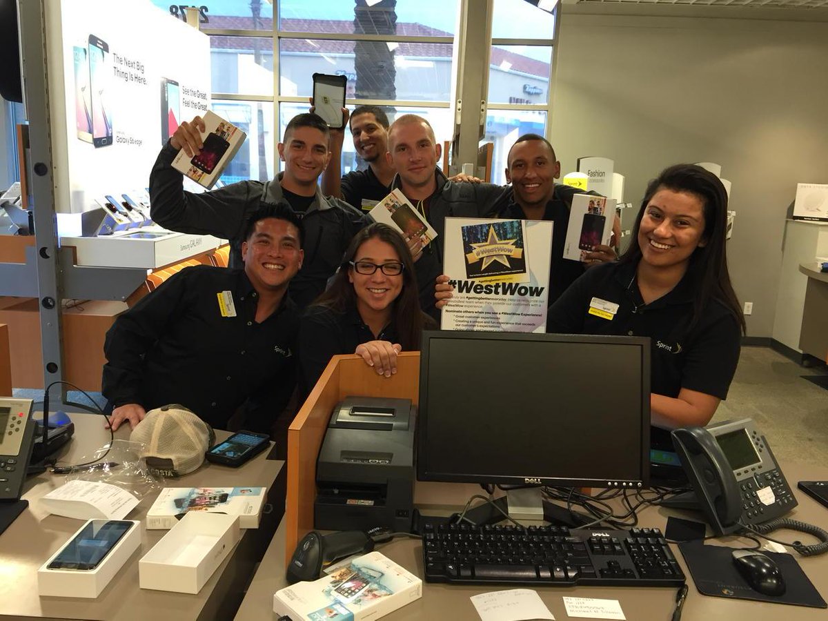 Making the military happy with the new Samsung s6 120• wide angle selfie. #SamsungWestWins <a href="/Sprint_West/">Sprint West Area</a> #westwow