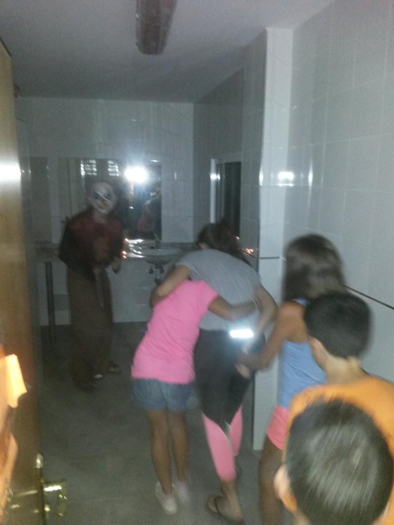 ItakaSevilla's tweet photo. #Aventureros2 se encuentra en pleno juego nocturno por la Zubia. ¡Huele a caquituela! @itkescolapiosgr @Itaka_Cordoba http://t.co/ebCgMbknV9