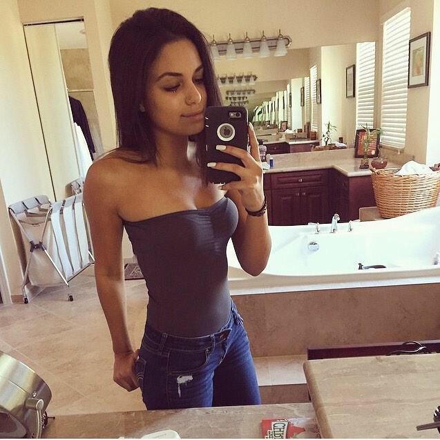 TeenSelfieModel's tweet photo. http://t.co/jHPZZuezj8
