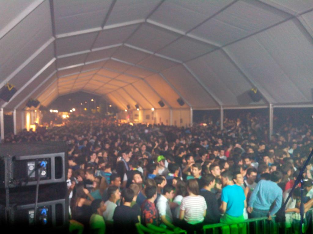 danidhez's tweet photo. @Be_deVero @MiddleFingersmu @mister_kul nos faltas tú! http://t.co/Q3TwW5bjzY