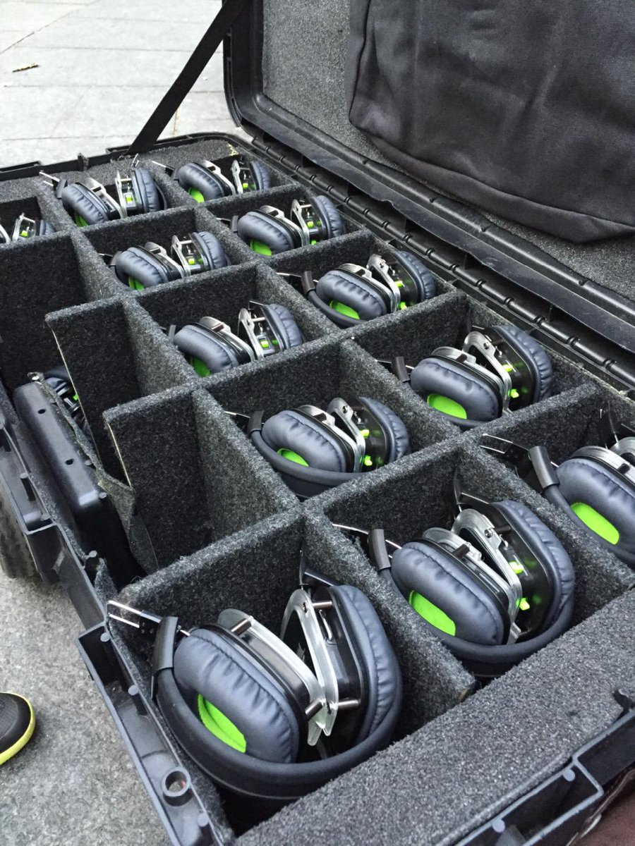 FloatNYC's tweet photo. A few mins before the start &amp; @soundoffnewyork is ready to provide you w synced-up headphones! #nycfloat #globalfloat http://t.co/i5bl6D20o4