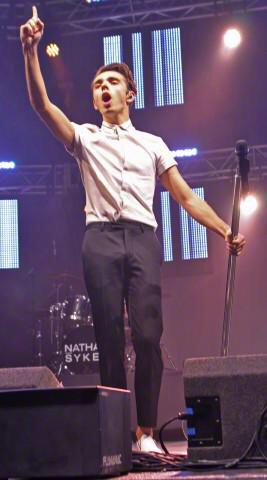TWDirtyGirls's tweet photo. #HallamFMSummerLive Nathan Sykes http://t.co/V2X5zrJuDZ