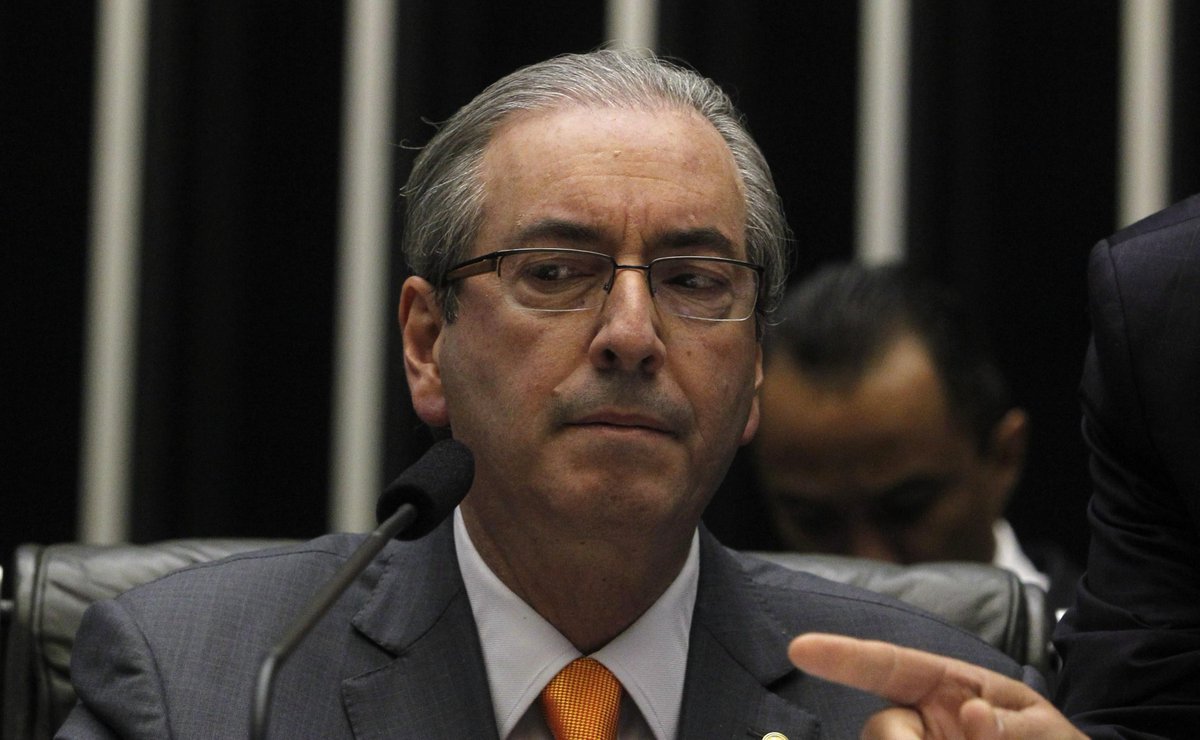 Especialistas discutem possíveis cenários depois do rompimento de Cunha com o governo. glo.bo/1VdQsy5