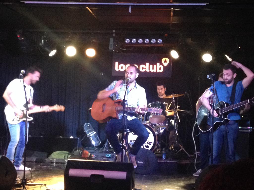 TCCR4G's tweet photo. #salvandoalmundo #tomateloconcalma #satirovago tocando en directo! Total! http://t.co/eWl8cK6R4c