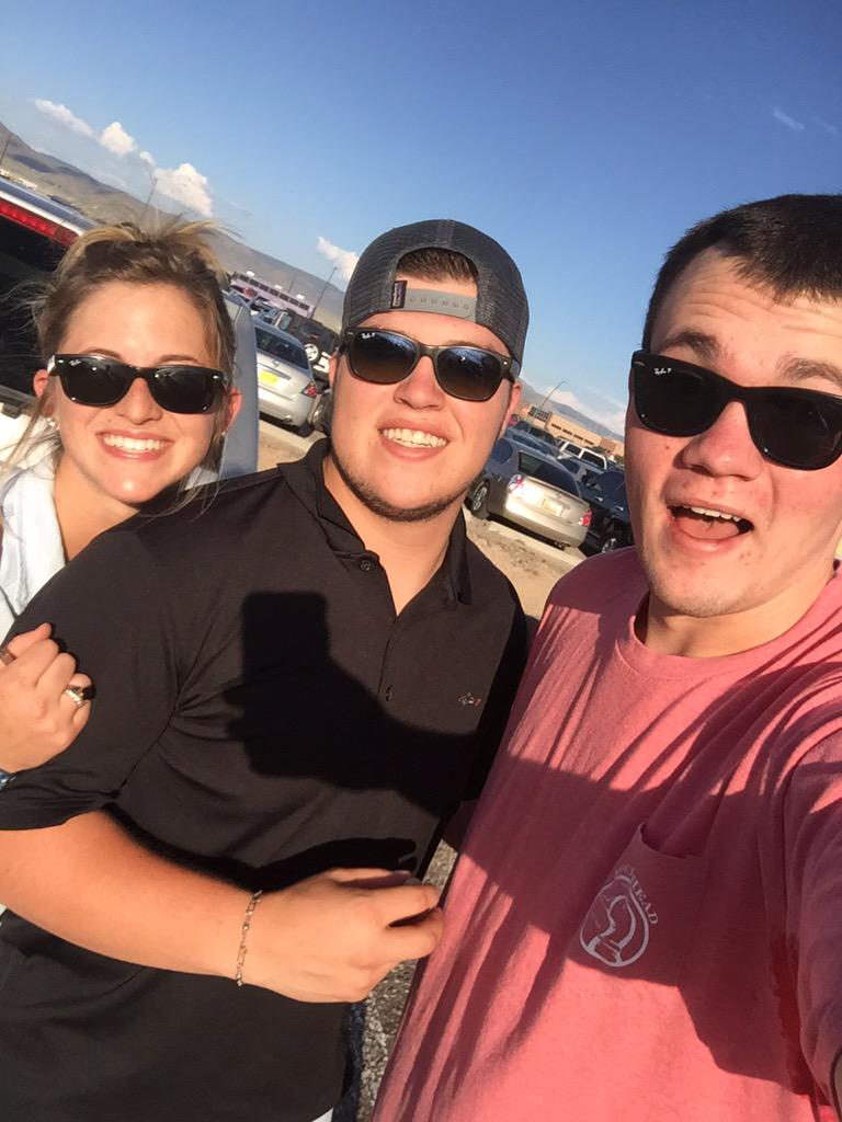 conorbrown1395's tweet photo. @bretteldredge we out here ready for your awesomeness!!!! http://t.co/kkpDSJgJGx