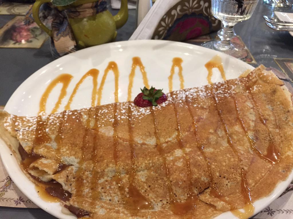 Miss_Tammy's tweet photo. Happiness on a plate. #SlothFest http://t.co/GBnguM0RKP