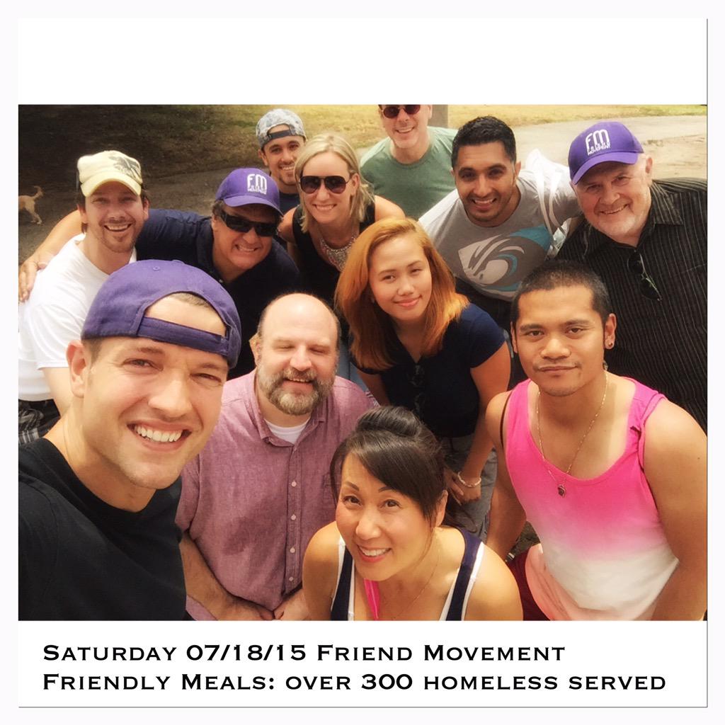 JeanieYou's tweet photo. @RonnieKroell @EdwardLobo1 @friendmovement @aj2dmaxyeah @ToddStroik #FriendlyMeals #HomelessFeeding #LosAngeles http://t.co/JB1pIEWLXv