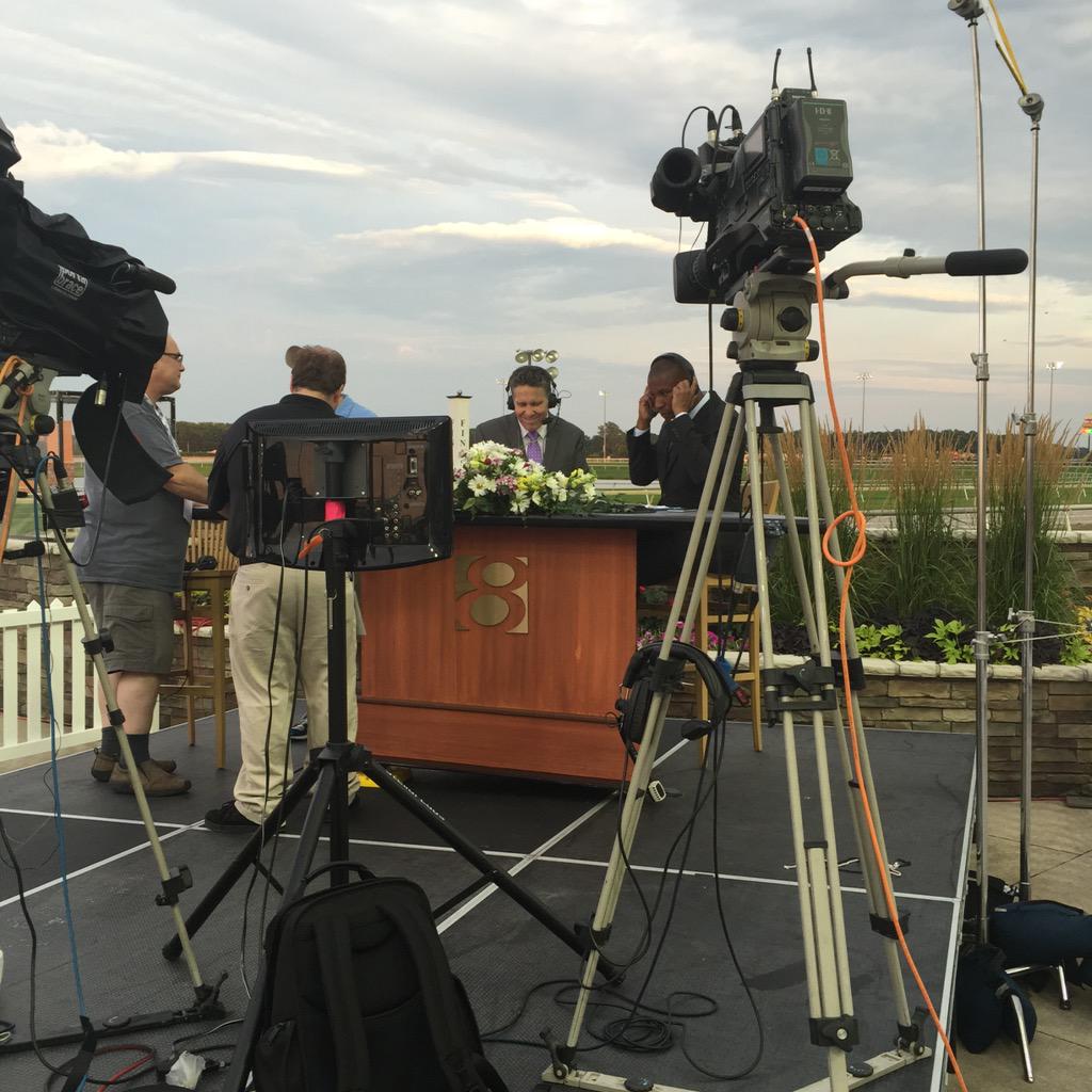HorseshoeIndy's tweet photo. Tune into @WISH_TV NOW to see live coverage of the Indiana Derby! #DapperDerby http://t.co/QaE8b3I1OV