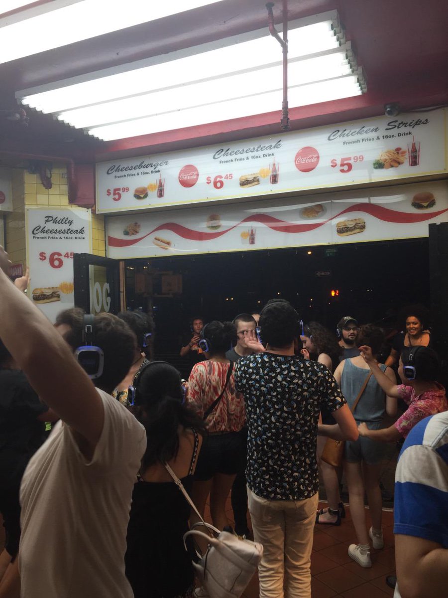 FloatNYC's tweet photo. #NYCfloat taking Papaya Dog by storm! #globalfloat http://t.co/7iY9HVPxVJ